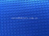 極度の伸張の正方形パターン青いネオプレンのゴム製シートによって塗られるナイロン生地ロール