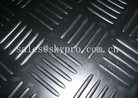 耐久のスリップ防止レジ係パターン 3mm - 6mm の厚いリサイクルされたゴム製マットの床張り