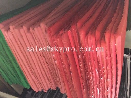 耐久および軽い泡Outsolesはフリップフロップ/浜のスリッパのための色のエヴァの泡シートを分類した