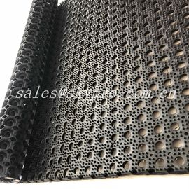 オイル証拠の台所は空と頑丈なニトリル ゴム マットに穴をあけます