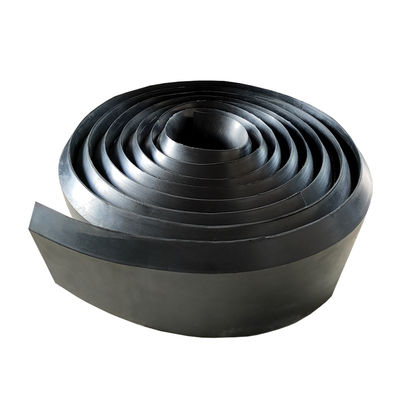 ネオプレンゴムスカートボード 70 岸 A 硬さ 300% 断裂時の長さ 2.5 ~ 6.0 Mpa 張力強さ