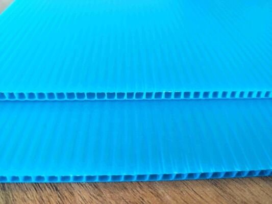 防紫外線 再生可能な防水プラスチックシート 産業用パッケージ用の波紋型PPシート