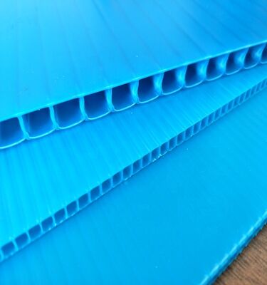 カスタムサイズリサイクル可能防水PPプラスチック段ボールシート（箱包装用）