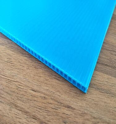 カスタムサイズリサイクル可能防水PPプラスチック段ボールシート（箱包装用）